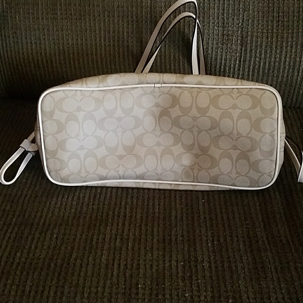 Coach set - Picture 3 of 7